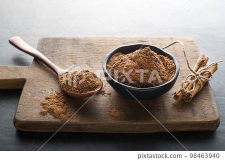 Cinnamon powder 98463940