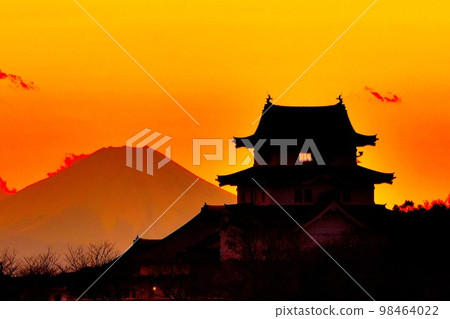Sekiyado Castle and Mt. Fuji at dusk 98464022