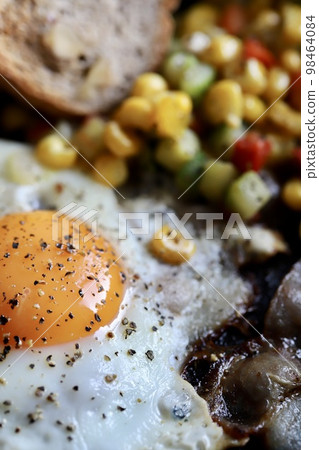 Skillet breakfast: bacon, eggs and bread Skillet breakfast: bacon, eggs and bread 98464084
