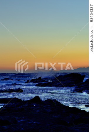 三浦半島城島海岸的夜景 98464327