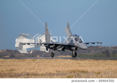 印度空軍蘇霍伊 Su-30MKI 降落 印度空軍蘇霍伊 Su-30MKI 降落 98464560