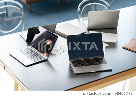Business image meeting unmanned 98465772