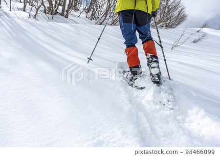 雪道徒步加賀大山的形象 雪道徒步加賀大山的形象 98466099
