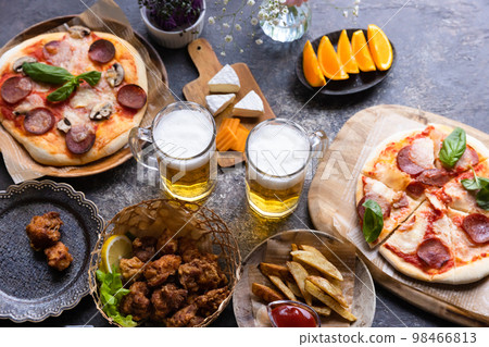 enjoy lunch and beer 98466813