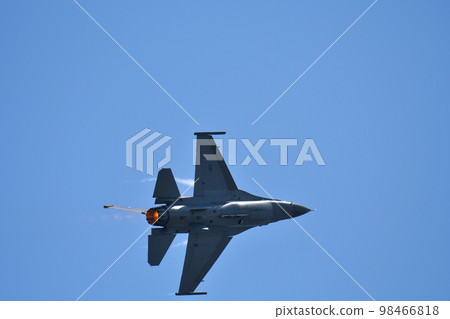 美軍日本F-16戰鬥機機動飛行 美軍日本F-16戰鬥機機動飛行 98466818
