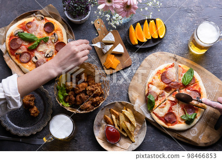 A meal of pizza and beer 98466853