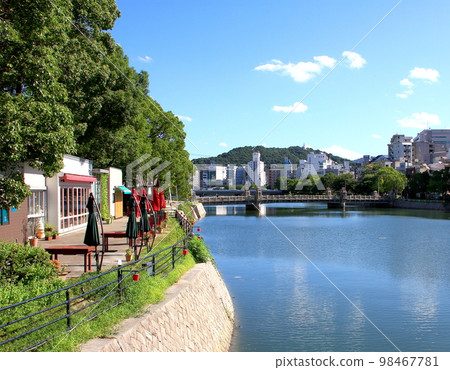 打開咖啡館 98467781