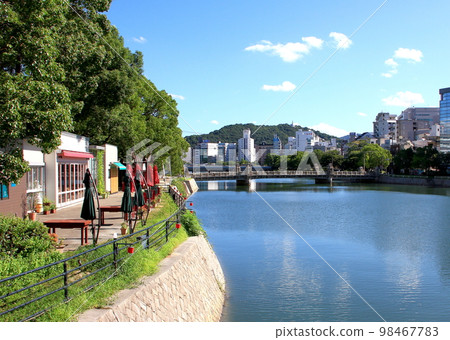 打開咖啡館 98467783