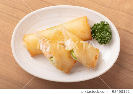 芝士春捲配蝦和毛豆 98468391