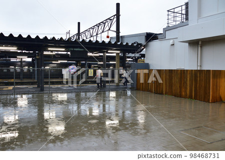 2022年夏天的一個下雨的早晨,從日豐本線佐伯站到延岡站的車窗外的風景 2022年夏天的一個下雨的早晨,從日豐本線佐伯站到延岡站的車窗外的風景 98468731
