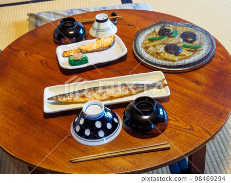 Chabudai和食物 98469294
