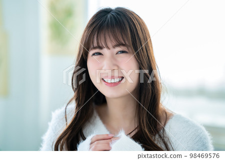 young woman wearing white knit 98469576