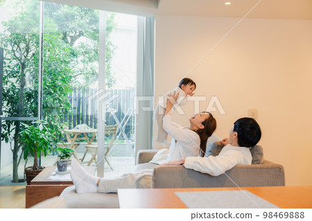 Family playing high with baby 98469888