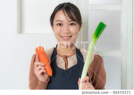carrot green onion woman carrot green onion woman 98470371