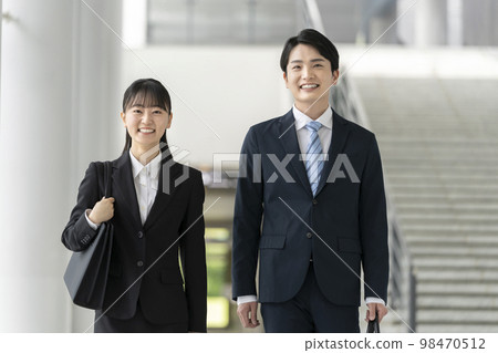 Young men and women smiling at the camera Image of job-hunting students and new members of society 98470512