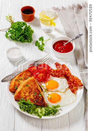 irish breakfast of fried eggs, bacon, potato farls 98470589