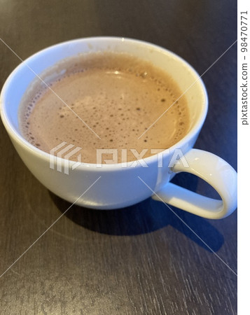 早上在酒店喝咖啡 98470771