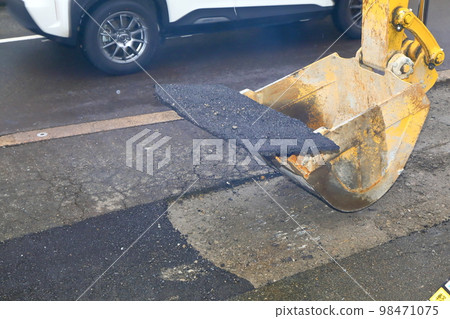 用於開挖瀝青地面的鏟斗 用於開挖瀝青地面的鏟斗 98471075