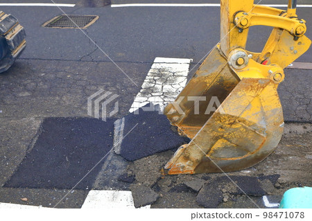 用於開挖瀝青地面的鏟斗 用於開挖瀝青地面的鏟斗 98471078