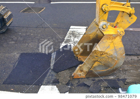 Bucket for excavating asphalt ground Bucket for excavating asphalt ground 98471079