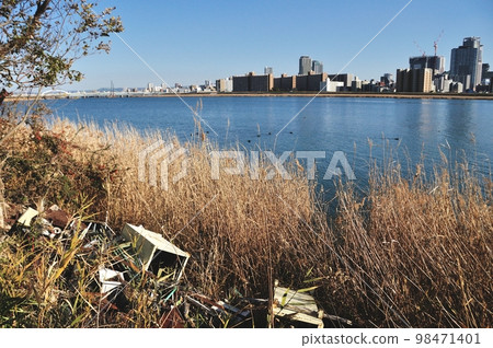 Illegal dumping of riverbed 98471401