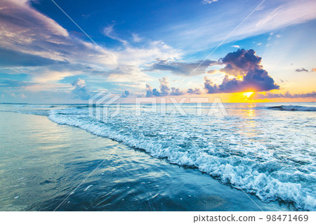Beach sunset over the tropical sea 98471469