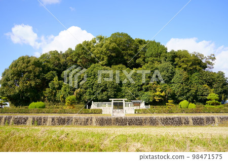 文武天皇陵(奈良縣明日香村) 文武天皇陵(奈良縣明日香村) 98471575