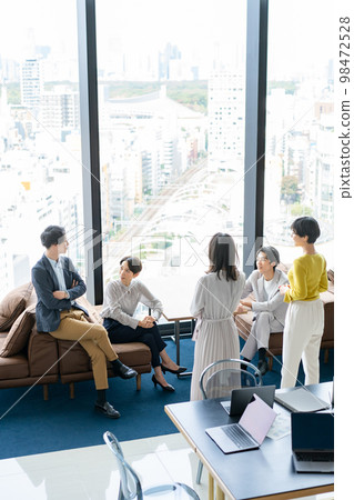 Female Male Creator Conversation Female Male Creator Conversation 98472528