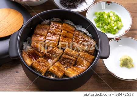 鰻魚麵條魚 98472537