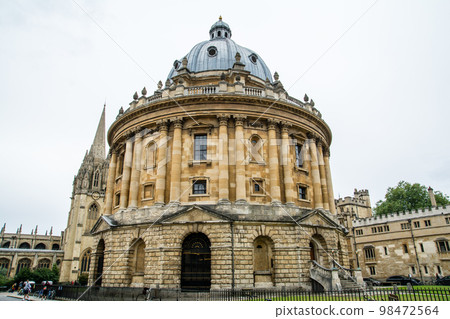The streets of Oxford on the outskirts of London Historic buildings made of pale brown stone The streets of Oxford on the outskirts of London Historic buildings made of pale brown stone 98472564