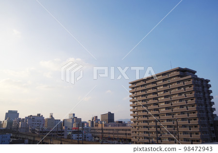 冬天晚上安靜的城市景觀 冬天晚上安靜的城市景觀 98472943