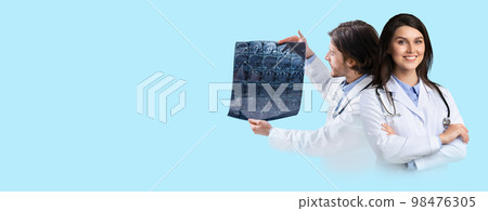 Friendly doctors team working on patient anamnesis, blue background Friendly doctors team working on patient anamnesis, blue background 98476305