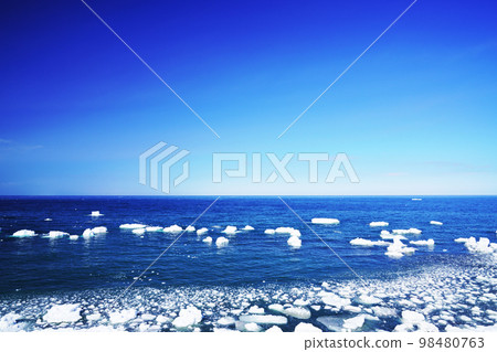 北海道三月的能取岬和鄂霍次克海 98480763