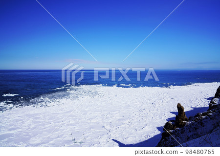 北海道三月的能取岬和鄂霍次克海 98480765