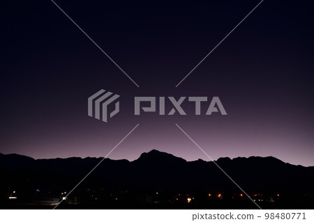 Hakushu Town, Hokuto City, around the time the lights are lit, the stars begin to shine in the western sky at dusk 98480771
