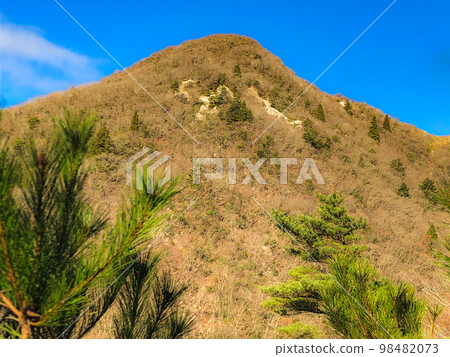 Mt. Shakagatake Climbing Suzuka Seven Mountains: Mt. Nekodake seen from the Nakaone Trail Mt. Shakagatake Climbing Suzuka Seven Mountains: Mt. Nekodake seen from the Nakaone Trail 98482073