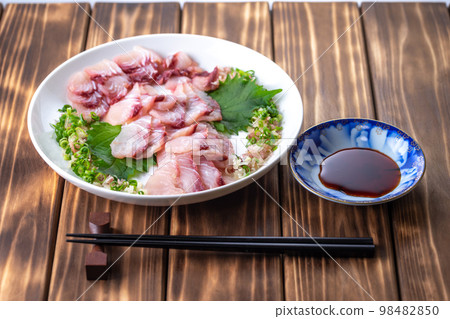 日本生魚片日本料理形象 98482850