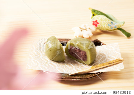 Kusamochi with wood grain background Kusamochi with wood grain background 98483918