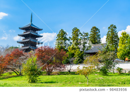 岡山縣備中文寺五層塔遠景 98483936