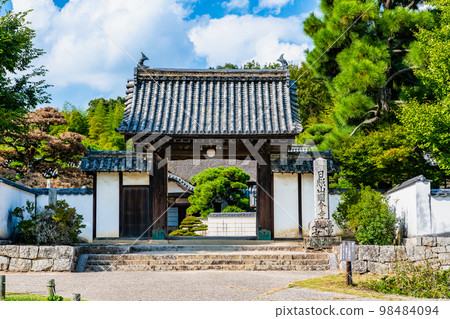 Bicchubunji temple gate in Okayama prefecture 98484094