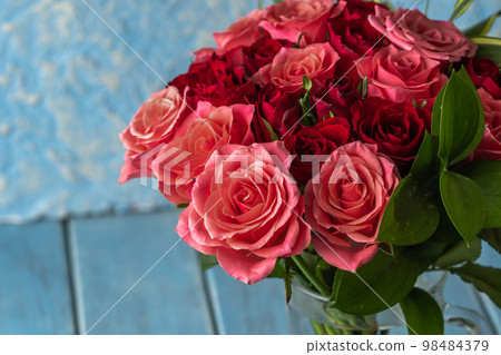 Roses 98484379