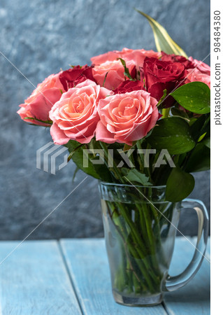 Roses 98484380