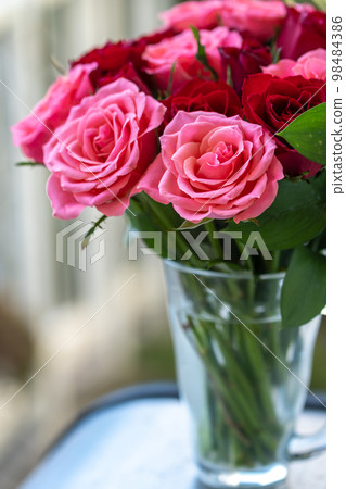 Roses 98484386