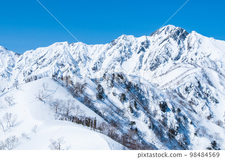 冬季的東見嶺徒步旅行：五龍山和東見嶺 98484569