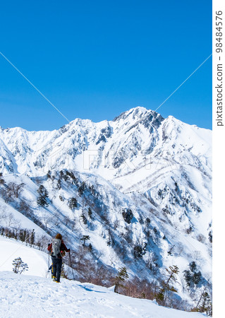 冬季的東見嶺徒步旅行:五龍山和東見嶺 冬季的東見嶺徒步旅行:五龍山和東見嶺 98484576