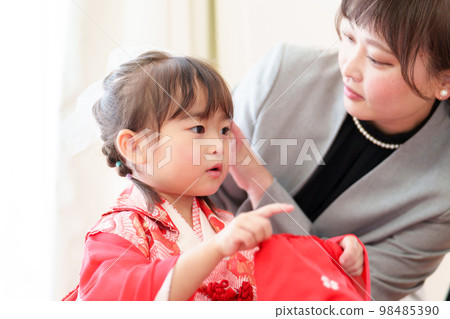為七五山做準備的女孩 為七五山做準備的女孩 98485390