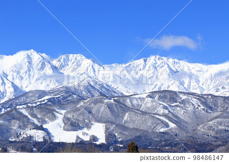Hakuba in winter, sunny Northern Alps seen from Nodaira 98486147