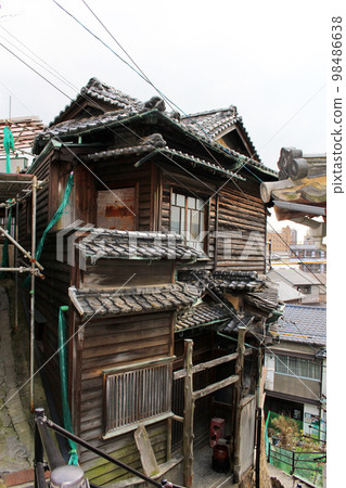 Former Izumi Family Villa (Onomichi Gaudi House) 98486638