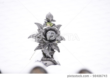 Yuki no Matsudairago Decorative tile peony Yuki no Matsudairago Decorative tile peony 98486743