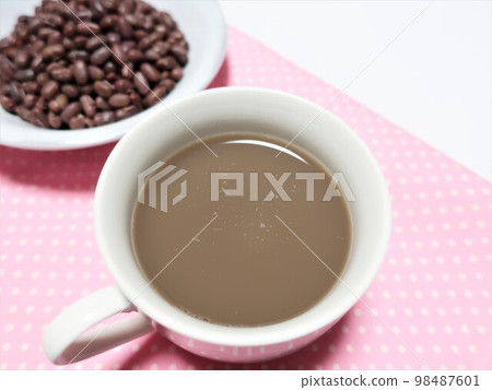 Azuki water (juice left after boiling dried azuki beans) and boiled azuki beans Azuki water (juice left after boiling dried azuki beans) and boiled azuki beans 98487601